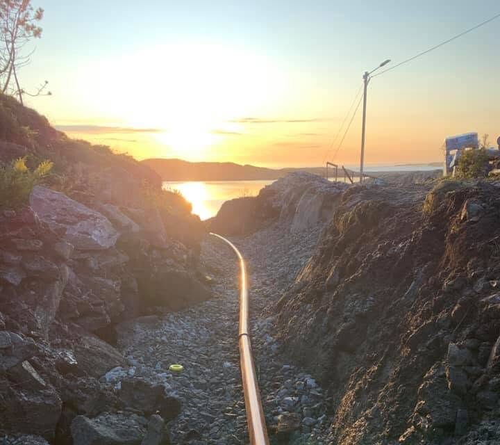 Stabile masser på tomten ved Myken Destilleri